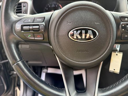 Used 2018 Kia Sorento FWD image 22