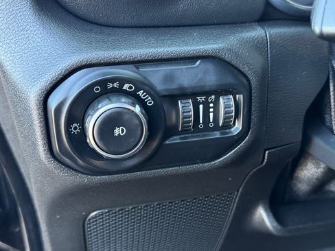 Used 2021 Jeep Wrangler Unlimited Sahara AWD/4WD image 32