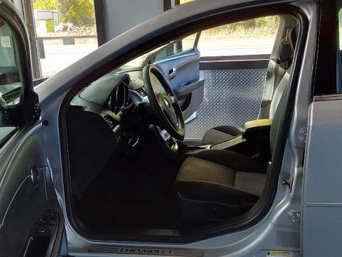 Used 2009 Chevrolet Malibu LT w/ Premium Mat Package image 14