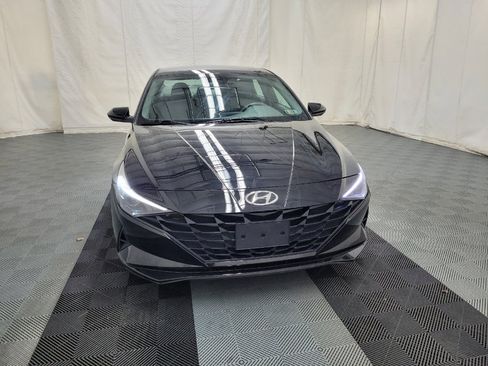 Used 2021 Hyundai Elantra SE FWD image 14
