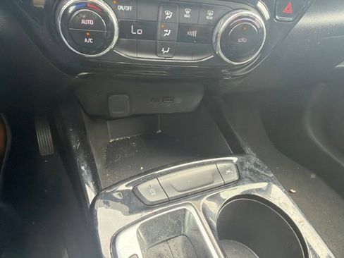 Used 2025 Chevrolet Trax LT FWD image 53