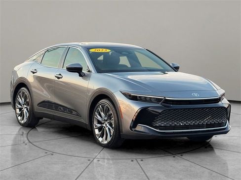 Used 2023 Toyota Crown Limited w/ Advanced Technology Package image 8