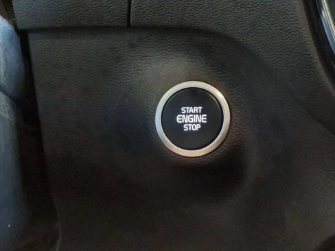 Used 2021 Volvo XC40 T4 Momentum FWD image 23