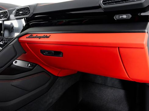 Used 2024 Lamborghini Urus S image 32