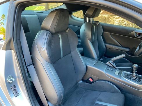 Used 2024 Toyota GR86 Premium RWD image 45