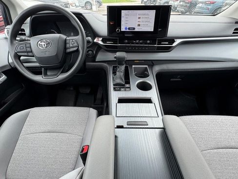 Used 2026 Toyota Sienna LE FWD image 20