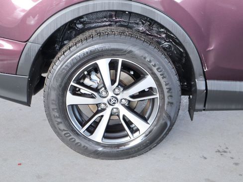 Used 2018 Toyota RAV4 XLE FWD image 5