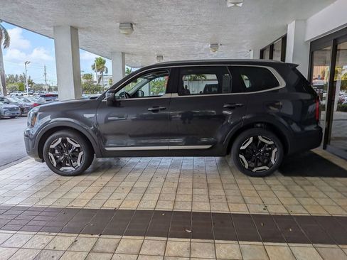 Used 2025 Kia Telluride S FWD image 9