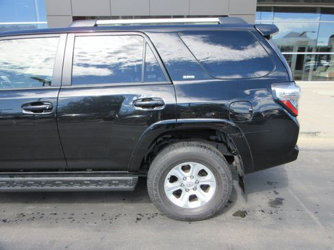 Used 2024 Toyota 4Runner SR5 AWD/4WD image 4