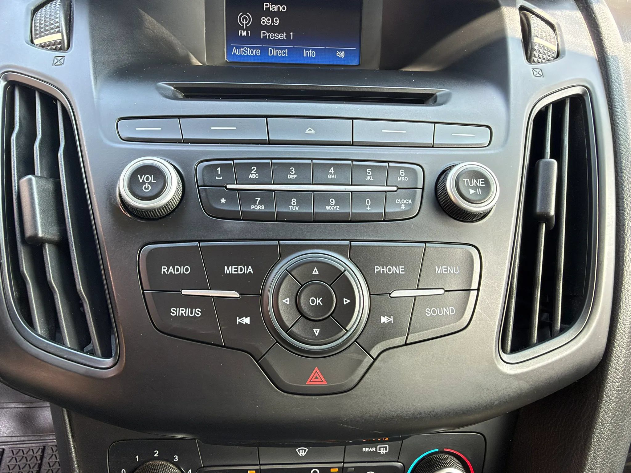 Used 2016 Ford Focus SE w/ SE Cold Weather Package FWD image 21