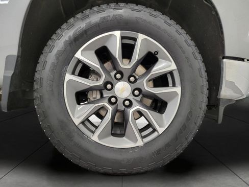 Used 2024 Chevrolet Silverado 1500 LT image 3