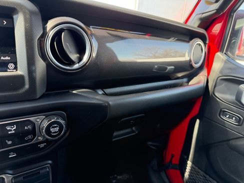 Used 2021 Jeep Wrangler Unlimited Sahara image 12