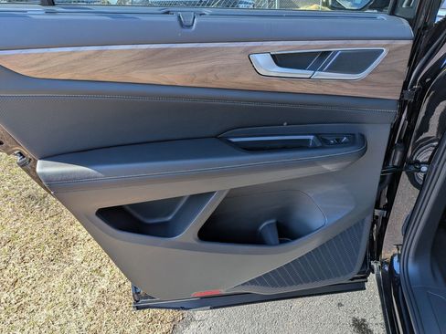 New 2026 Volkswagen Atlas SE image 25