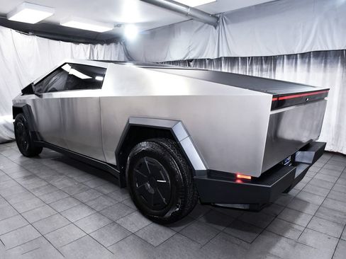 Used 2025 Tesla Cybertruck AWD Crew Cab image 4