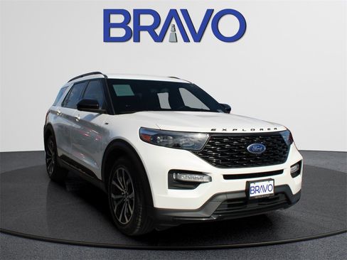 Used 2022 Ford Explorer ST-Line w/ Class IV Trailer Tow Package image 4