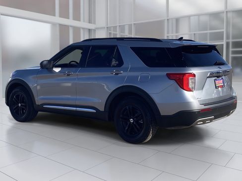 Used 2023 Ford Explorer XLT w/ Equipment Group 202A image 4