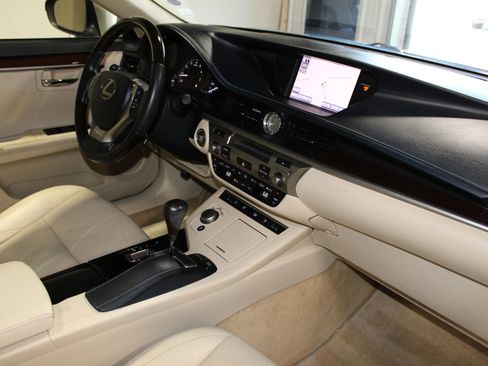 Used 2013 Lexus ES 350 w/ Luxury Pkg image 32