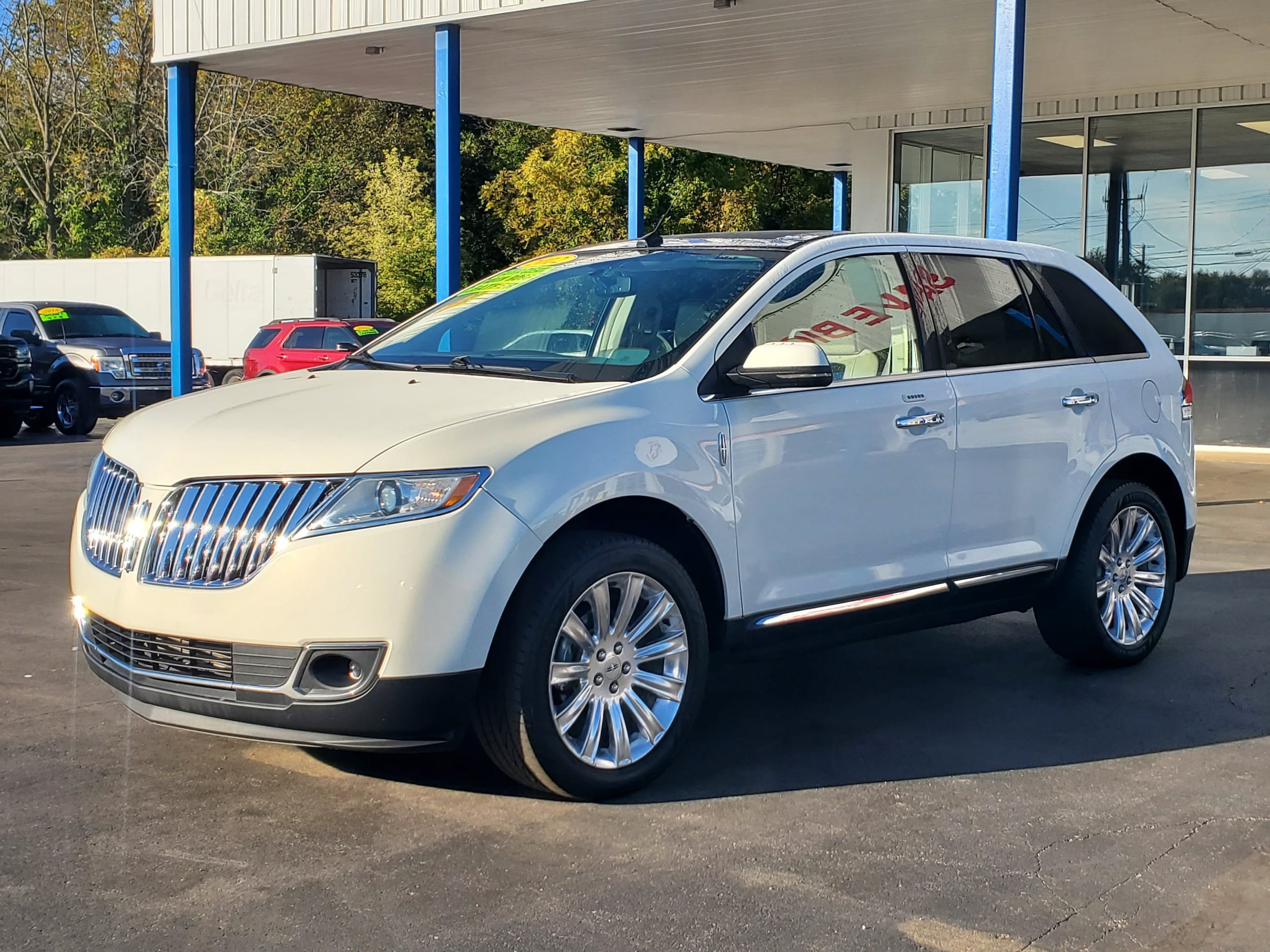 Used 2012 Lincoln MKX AWD image 2