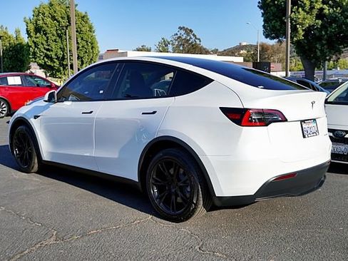 Used 2021 Tesla Model Y Long Range AWD/4WD image 11