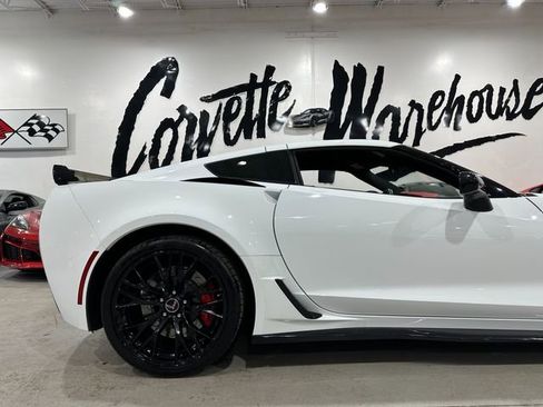 Used 2015 Chevrolet Corvette Z06 w/ 2LZ Preferred Equipment Group image 4