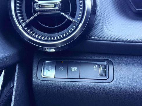 Used 2025 Chevrolet Equinox LT w/ Convenience Package II FWD image 16