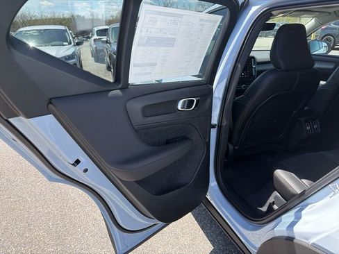 New 2026 Volvo XC40 B5 Ultra w/ Protection Package Premier AWD/4WD image 11