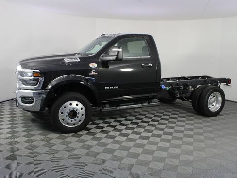 Used 2025 RAM 4500 4x4 Regular Cab DRW image 2
