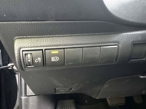 Used 2023 Toyota Corolla LE w/ LE Convenience Package FWD image 19