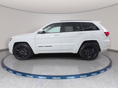Used 2017 Jeep Grand Cherokee Altitude AWD/4WD image 9