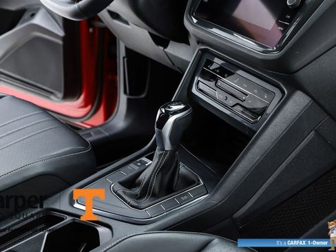 Used 2022 Volkswagen Tiguan SE image 34