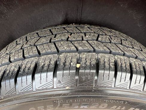 Used 2023 Chevrolet Traverse Premier image 36