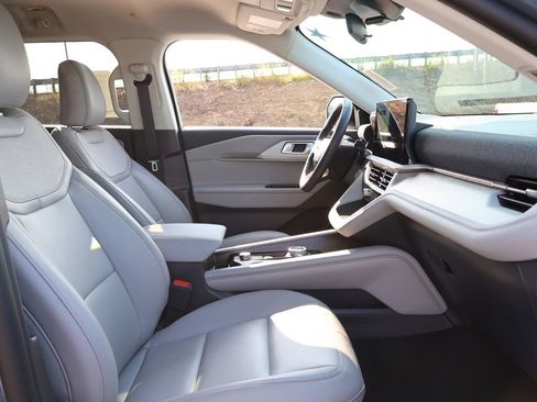 New 2026 Ford Explorer Active w/ Active Comfort Package AWD/4WD image 9