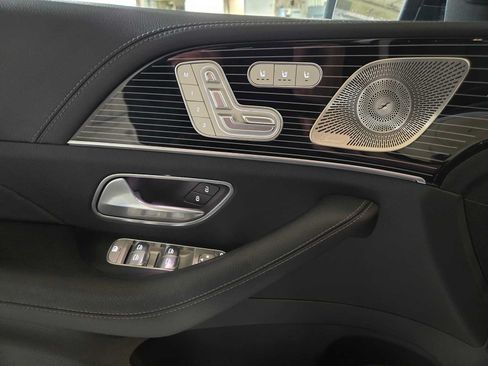 Used 2024 Mercedes-Benz GLS 580 4MATIC image 24