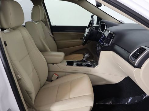 Used 2022 Jeep Grand Cherokee Laredo E RWD image 18