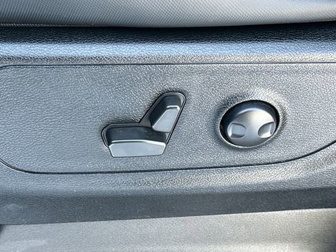 Used 2022 RAM 1500 Big Horn w/ Built-to-serve Edition image 38