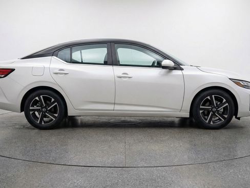 Used 2025 Nissan Sentra SV FWD image 11