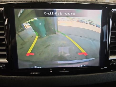 Used 2023 Chrysler Pacifica Touring-L FWD image 22