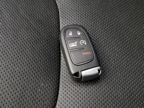 Used 2020 Jeep Cherokee Limited w/ Technology Group image 32