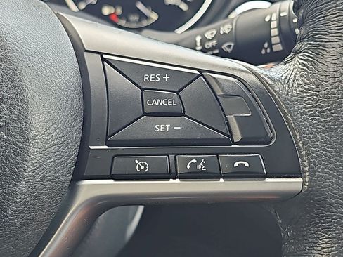 Used 2017 Nissan Rogue SV FWD image 23