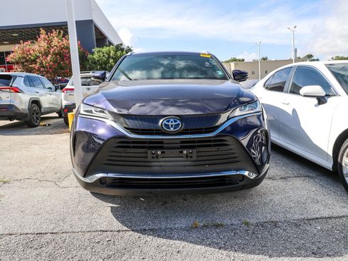 Certified 2022 Toyota Venza XLE AWD/4WD image 4