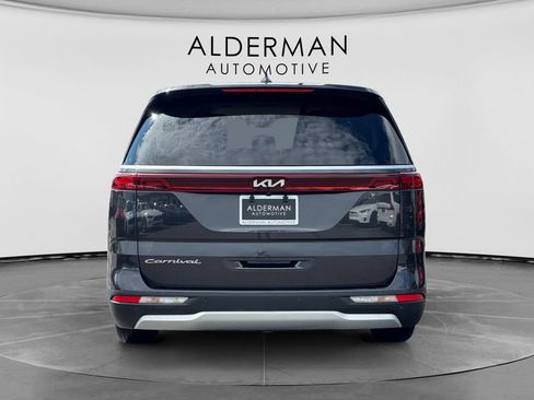 Used 2022 Kia Carnival LX FWD image 4