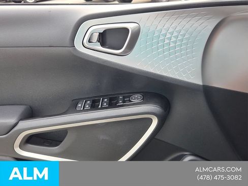 Used 2025 Kia Soul LX w/ LX Technology Package FWD image 26