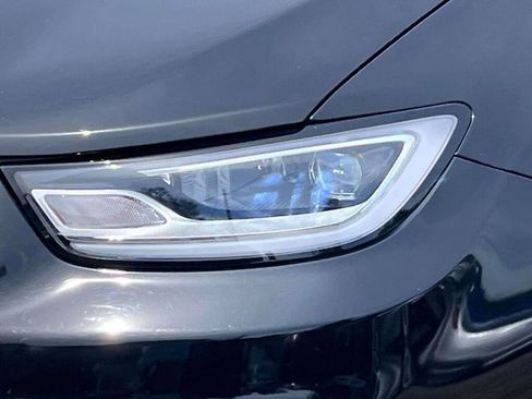 Used 2025 Chrysler Pacifica Limited FWD image 13