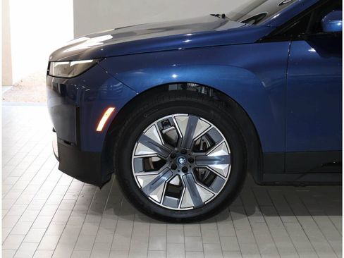 Used 2024 BMW iX xDrive50 w/ Premium Package AWD/4WD image 4