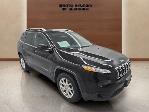Used 2017 Jeep Cherokee Latitude w/ Safety/Convenience Group AWD/4WD image 8