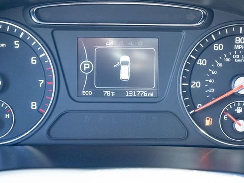 Used 2017 Kia Sorento LX w/ LX Convenience Package image 11