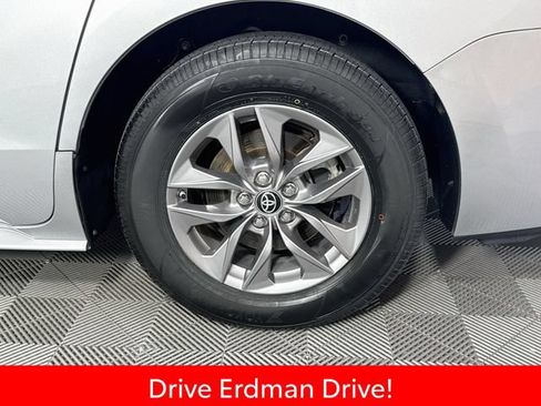 Used 2022 Toyota Sienna XLE FWD image 4