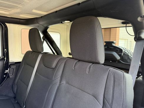 Used 2018 Jeep Wrangler Unlimited Sport AWD/4WD image 30