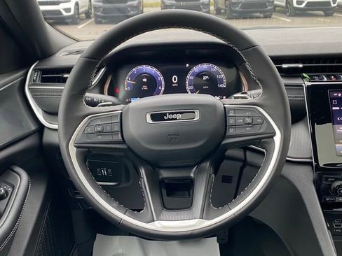 New 2025 Jeep Grand Cherokee Altitude image 23