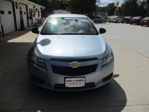 Used 2011 Chevrolet Cruze LS image 18